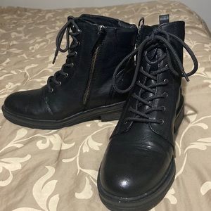 💗Woman’s Bare traps Amysue lug sole combat boots